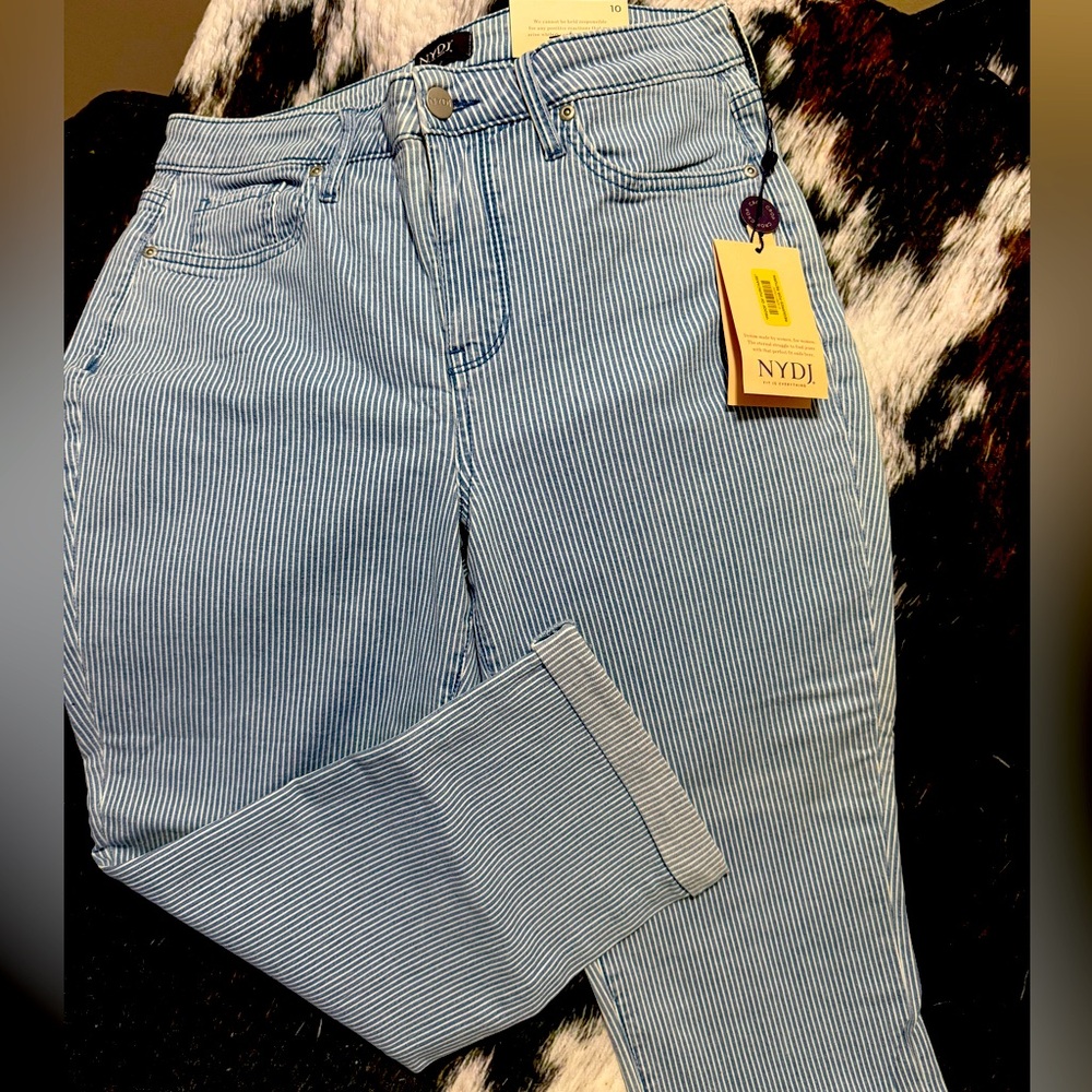 NYDJ cropped pants w/Lift Tuck Technology Women’s Size 10- NWT